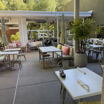 Cafeteria 15L - Outdoor seating - Breakfast & Brunch Near Me - Sacramento, California