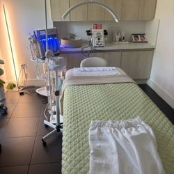 Aviva Medical Spa - Spa room