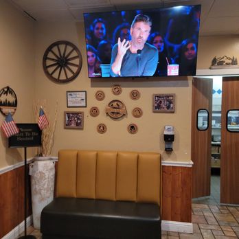 Mountain Oaks Cafe - American Near Me - Oakhurst, California
