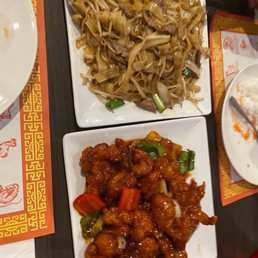 Seafood Chow Fun / 海鲜炒河粉 Seafood Chow Fun / 海鲜炒河粉