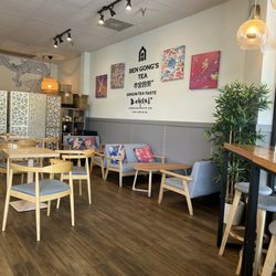 Ben Gong's Tea - Dine in & waiting area! Spacious and cute!