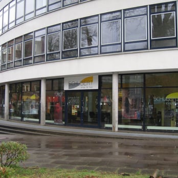 Friseur Michael Schubert - Blick von der Eulenkrugstraße auf das Friseurgeschäft - Hair Salons Near Me - Hamburg, HH Friseur Michael Schubert - Blick von der Eulenkrugstraße auf das Friseurgeschäft - Hair Salons Near Me - Hamburg, HH