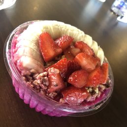 Pitaya Smoothie Bowl (VEGAN) Pitaya Smoothie Bowl (VEGAN)