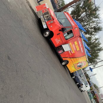 Birrieria Villalobos - Indiana St and Cesar Chavez - Food Trucks Near Me - Van Nuys, California