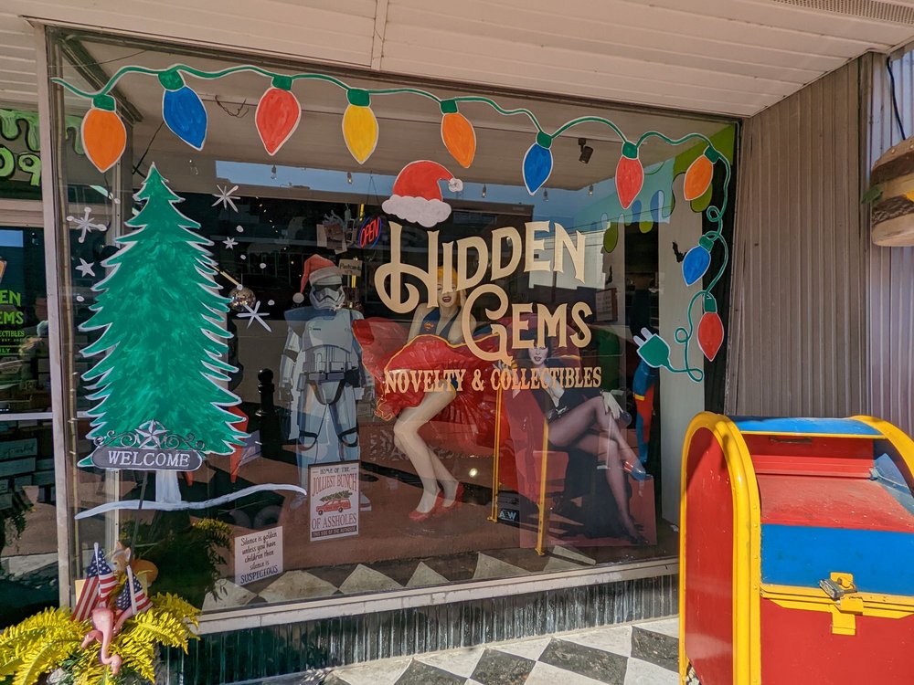 HIDDEN GEMS NOVELTY AND COLLECTIBLES Updated October 2024 609 Market St, Metropolis