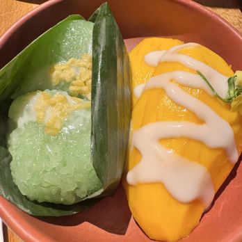 Up Thai - Dessert mango and sticky pandan rice - Thai Near Me - New York, New York Up Thai - Dessert mango and sticky pandan rice - Thai Near Me - New York, New York