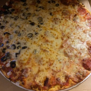 Cannova's Pizzeria - 16-inch pizza (extra cheese, pepperoni, half onion, half black olive) - Pizza Near Me - Galena, Illinois Cannova's Pizzeria - 16-inch pizza (extra cheese, pepperoni, half onion, half black olive) - Pizza Near Me - Galena, Illinois