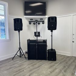 Simple clean set up for any occasion. Have other options available as well.
