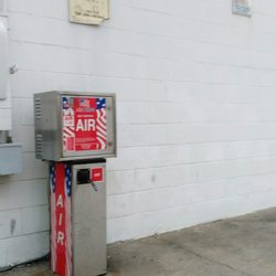 Lake avenue Discount - $1 air machine.