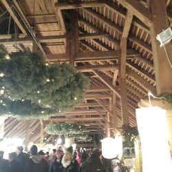 Romantischer Weihnachtsmarkt auf Schloss Tüßling - Weihnachtsmarkt im Kornstadl