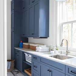 New York Paint & Hardware Yorkville - Benjamin Moore, Decorators White