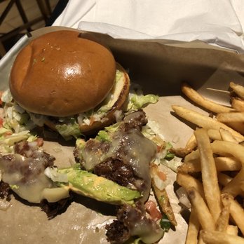 Buffalo Wild Wings - Avocado Bacon Burger - Chicken Wings Near Me - Oklahoma City, Oklahoma