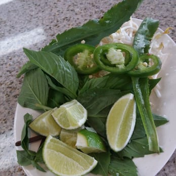 De Hoang Duy - This is insignificant for most people but for me I like it that they are not stingy with the limes for 1 bowl of soup. - Vietnamese Near Me - Houston, Texas De Hoang Duy - This is insignificant for most people but for me I like it that they are not stingy with the limes for 1 bowl of soup. - Vietnamese Near Me - Houston, Texas