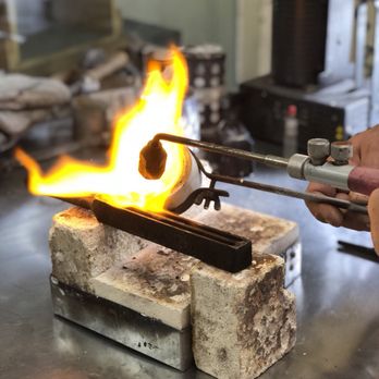 Scintillant Studio - POURING the gold - Art Classes Near Me - San Francisco, California Scintillant Studio - POURING the gold - Art Classes Near Me - San Francisco, California