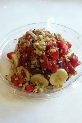Bon Bon Berry Acai Bowl & Frozen Yogurt by null