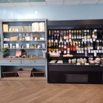 Le Marche Cafe - wine and wine and stuff to go with wine - Bakeries Near Me - Shelburne, Vermont