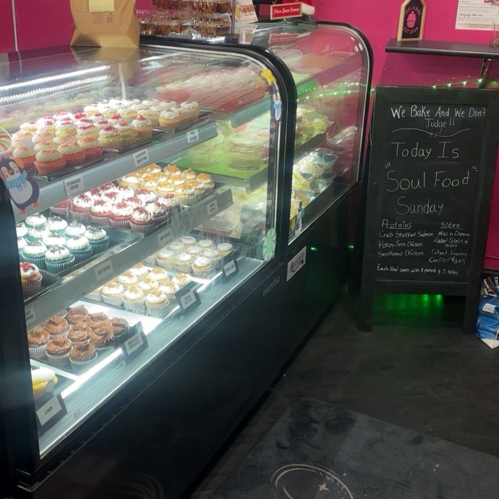 Thee Lab - Viewing of the variety of cupcakes - Bakeries Near Me - Queens, New York