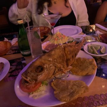 Pueblito Viejo - Whole fish fried with plantains lettuce and tomatoes. - Colombian Near Me - Miami, Florida Pueblito Viejo - Whole fish fried with plantains lettuce and tomatoes. - Colombian Near Me - Miami, Florida