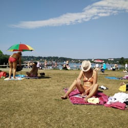 Percha Strand - Sonntag um halb elf schon viel los.