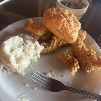 Cliff House Inn - Chicken strips, mashed potatoes & gravy, roll and green beans - Hotels Near Me - Jasper, Arkansas Cliff House Inn - Chicken strips, mashed potatoes & gravy, roll and green beans - Hotels Near Me - Jasper, Arkansas