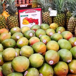 Las Montañas Supermarket - Mangoes and Pineapple produce! Nicely organized!