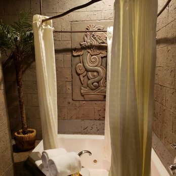 Chateau Avalon - Mayan rain forest room - Hotels Near Me - Kansas City, Kansas