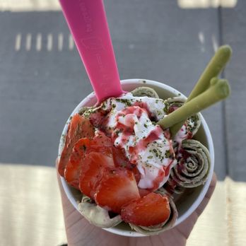 Arctic Spoon - Matcha strawberry - Ice Cream & Frozen Yogurt Near Me - Wheeling, Illinois