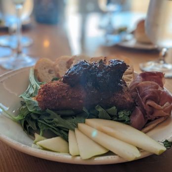 Highlands Ranch Restaurant - Baked Brie - Bars Near Me - Mill Creek, California Highlands Ranch Restaurant - Baked Brie - Bars Near Me - Mill Creek, California