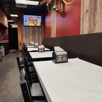 Rockin Crab - Interior tables - Seafood Near Me - Spring Valley, Nevada Rockin Crab - Interior tables - Seafood Near Me - Spring Valley, Nevada