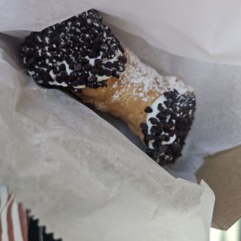 Mike's Pastry - Chocolate chip cannoli - Bakeries Near Me - Cambridge, Massachusetts