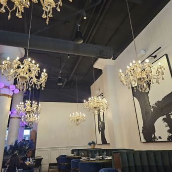 Beehive - Beautiful decor! - Cocktail Bars Near Me - Dallas, Texas Beehive - Beautiful decor! - Cocktail Bars Near Me - Dallas, Texas