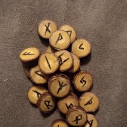 Helenajane Holistic - Rune reading, psychic reading