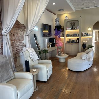 Me Aesthetic Clinic - Waiting area - Medical Spas Near Me - Whittier, California Me Aesthetic Clinic - Waiting area - Medical Spas Near Me - Whittier, California