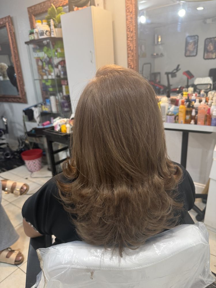 Bouncy Blowout — hair by Dominican Hairdresser Johanny
