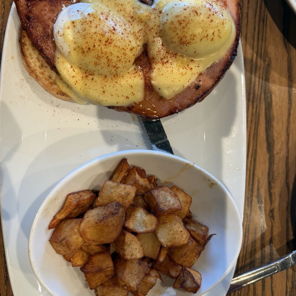 Another Broken Egg Cafe - Classic bene - American Near Me - Gilbert, Arizona