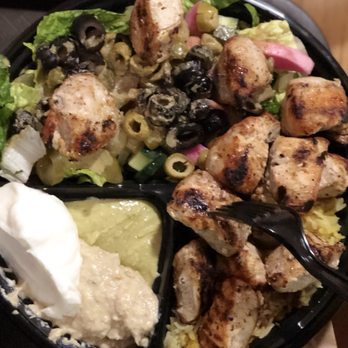 Pizzita Circle - Chicken Platter, double chicken, garlic, baba ghanoush, and jalapeño hummus. - Pizza Near Me - Chino, California Pizzita Circle - Chicken Platter, double chicken, garlic, baba ghanoush, and jalapeño hummus. - Pizza Near Me - Chino, California