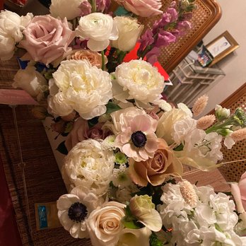 Love Life & Bloom - Full vase style. - Party & Event Planning Near Me Love Life & Bloom - Full vase style. - Party & Event Planning Near Me