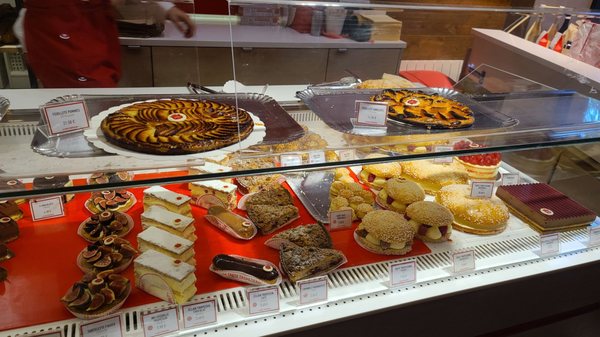 La Tarte Tropézienne Pâtisserie Viennoiserie Sandwicherie Pain by null