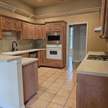 Master Refinishers - View of the kitchen. - Refinishing Services Near Me - San Antonio, Texas Master Refinishers - View of the kitchen. - Refinishing Services Near Me - San Antonio, Texas