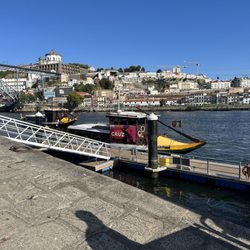 Douro Acima - Transportes, Turismo e Restauração - The dock.