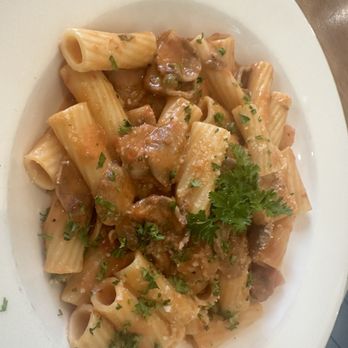 Larry's Italian Restaurant - Sausage rigatoni with blush sauce-delicious - Italian Near Me - Williamsburg, Virginia Larry's Italian Restaurant - Sausage rigatoni with blush sauce-delicious - Italian Near Me - Williamsburg, Virginia