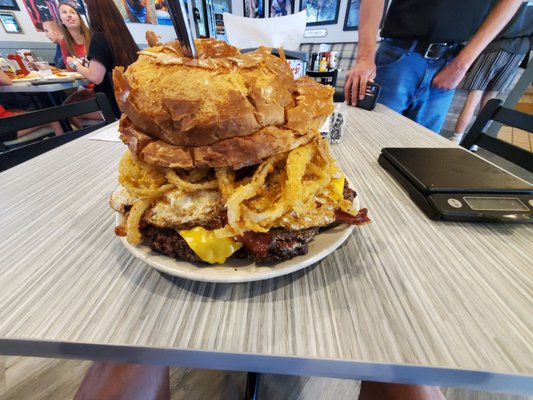 Lucky's Burger & Brew by null