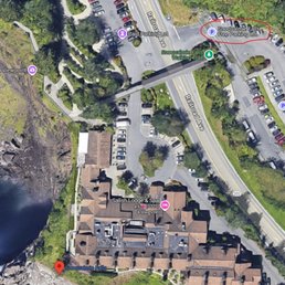 Free parking lot across the street for Snoqualmie Falls.