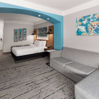 La Quinta by Wyndham Angleton - Guest room - Hotels Near Me - Angleton, Texas La Quinta by Wyndham Angleton - Guest room - Hotels Near Me - Angleton, Texas