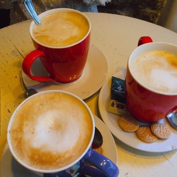 Café de la Luz - Café con leche grande - 2€ - Coffee & Tea Near Me - Madrid, M