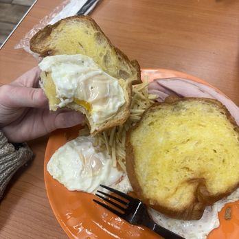 Cuba Bakery & Cafe - Platos de Desayuno - Cuban Near Me - Aurora, Colorado