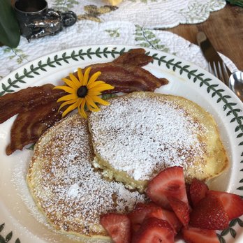 The Timbrook Guesthouse - Beautiful presentation of breakfast. Added plus the breakfast was amazing! They also offered 3 different kinds of juice - Bed & Breakfast Near Me - Columbus, Ohio The Timbrook Guesthouse - Beautiful presentation of breakfast. Added plus the breakfast was amazing! They also offered 3 different kinds of juice - Bed & Breakfast Near Me - Columbus, Ohio