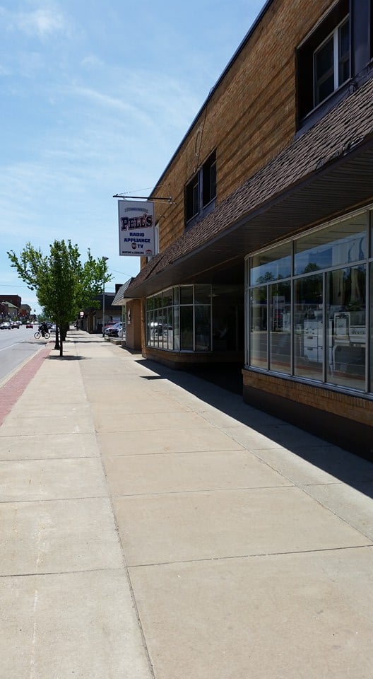 PELL’S RADIO APPLIANCE & TV Updated October 2024 415 N Mitchell St