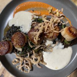 Lewis & Main - Scallops