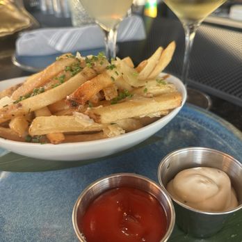 Fahrenheit Charlotte - Truffle fries and wine - New American Near Me - Charlotte, North Carolina